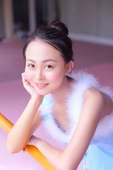 ass粉嫩pics大排尿